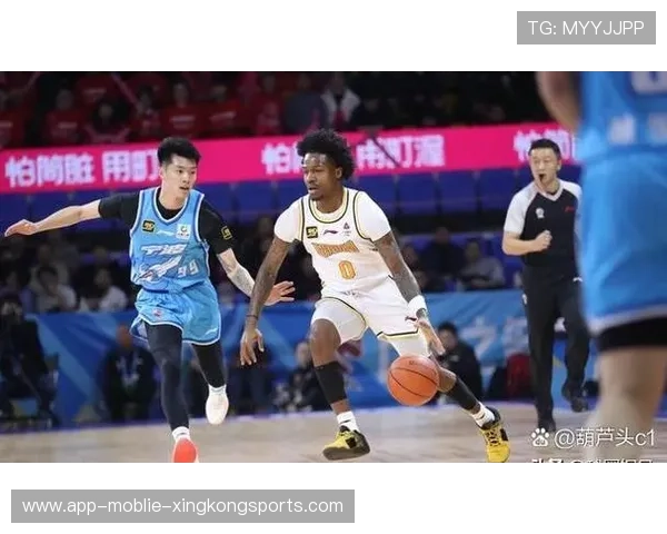 上海男篮被绝平,主帅怒砸椅子:一场激情与挑战的篮球盛宴 上海男篮被绝平,主帅怒砸椅子:一场激情与挑战的篮球盛宴