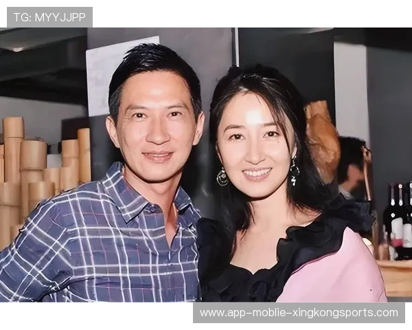 世界冠军亲自拍照粉丝:一场令人感动的全民狂欢 世界冠军亲自拍照粉丝:一场令人感动的全民狂欢