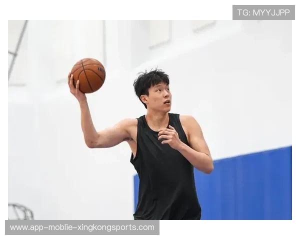 杨瀚森挡拆后顺下轻松吃饼