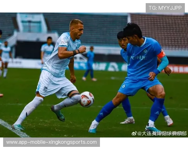 大连英博底线急速挑传险些命中 大连英博底线急速挑传险些命中