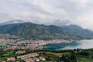 2020年NBA复赛：库里复出表现抢眼，带领勇士冲进季后赛圈层，展现恢弘力量